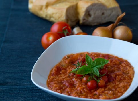 mediterrane-brot-tomaten-suppe